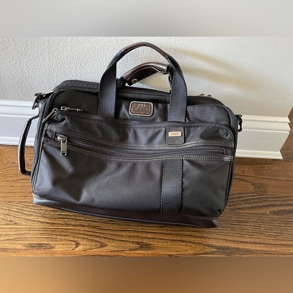 TUMI the leading international business, accessory and travel lifestyle brand - Picture 3 of 3